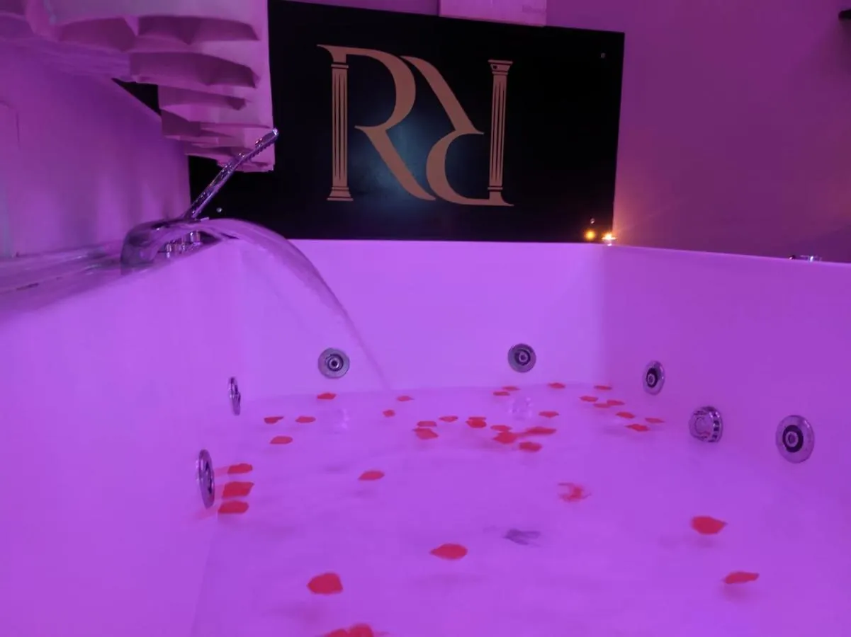 Royalty Rooms & Spa Naples Bed & Breakfast