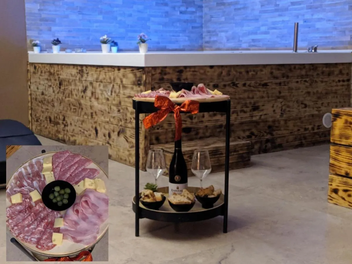 Royalty Rooms & Spa Naples Italy