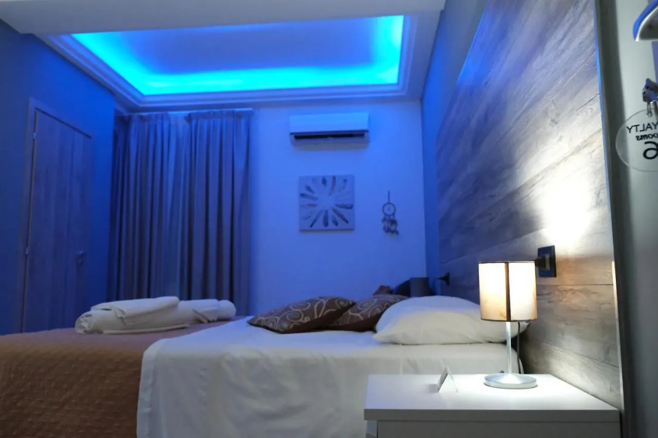 Royalty Rooms & Spa Naples Bed & Breakfast