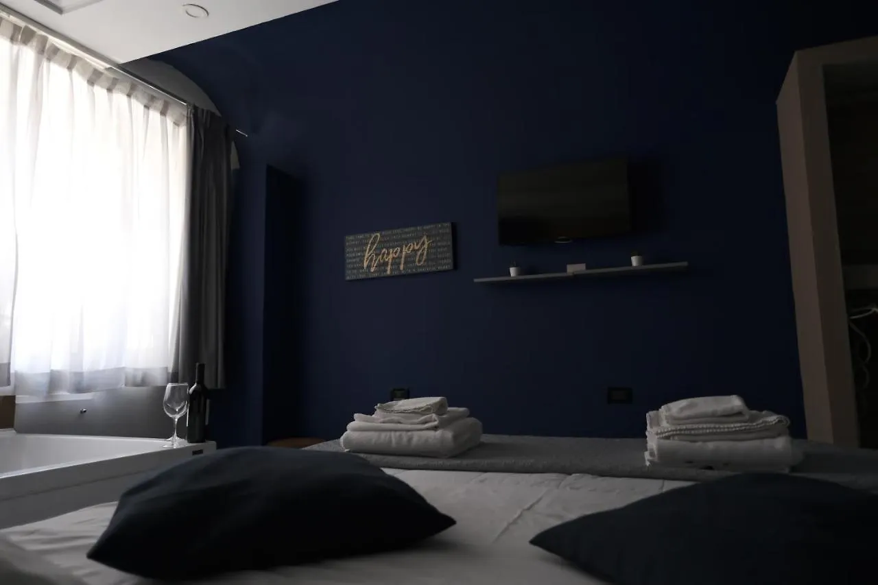Royalty Rooms & Spa Naples 2*,  Italy