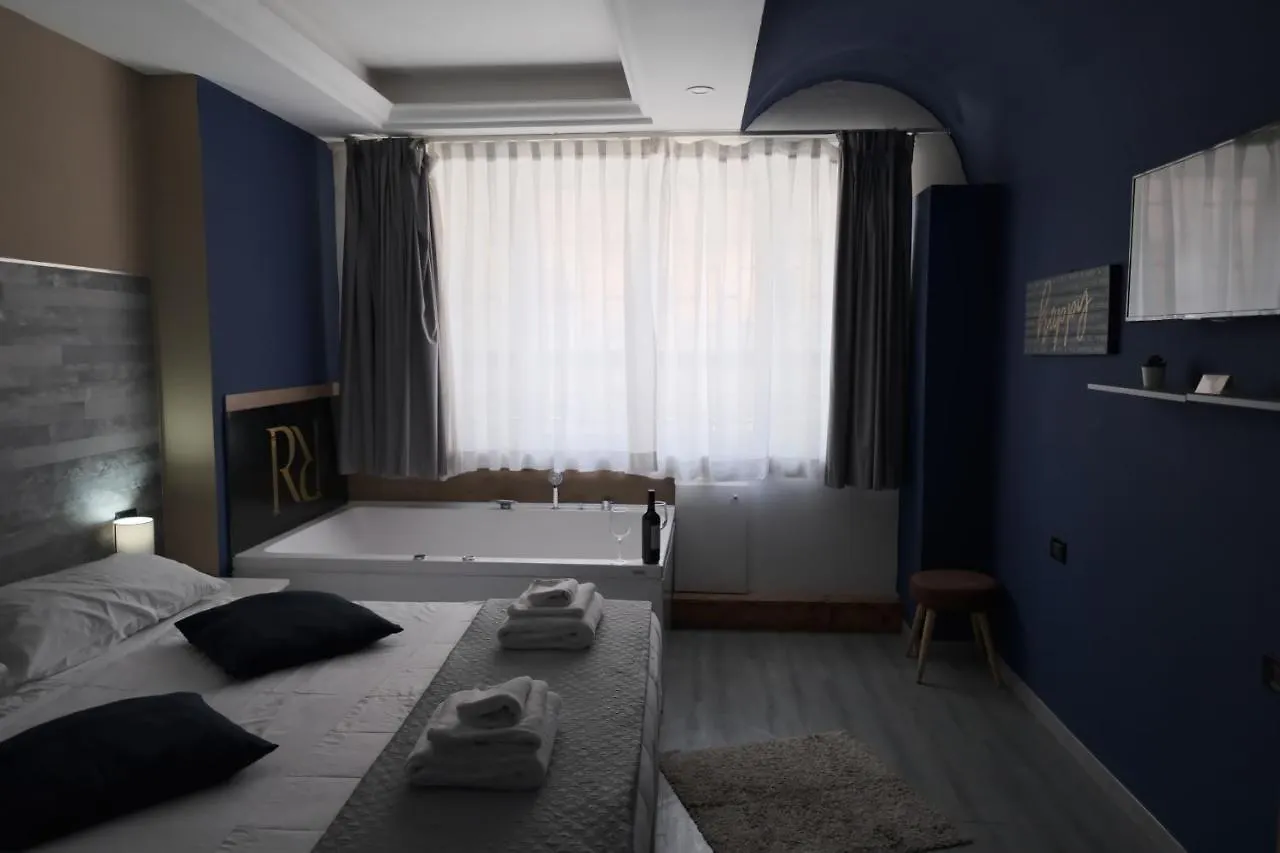 Royalty Rooms & Spa Naples Bed & Breakfast