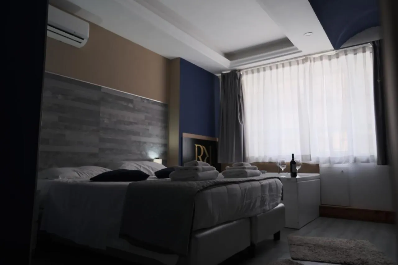 ** Bed & Breakfast Royalty Rooms & Spa Naples Italy