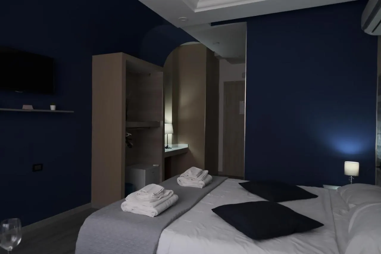 Royalty Rooms & Spa Naples