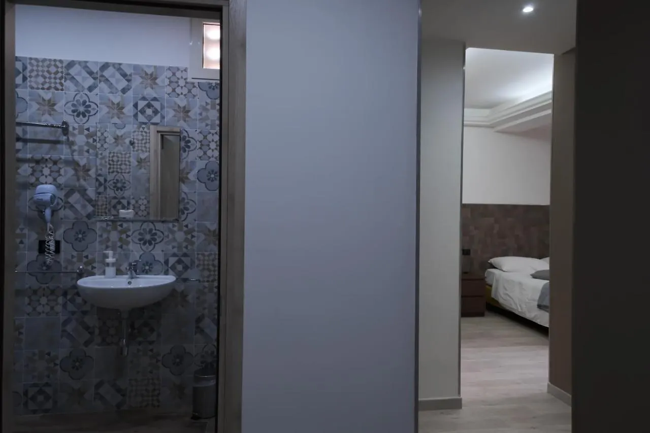 Royalty Rooms & Spa Naples Bed & Breakfast